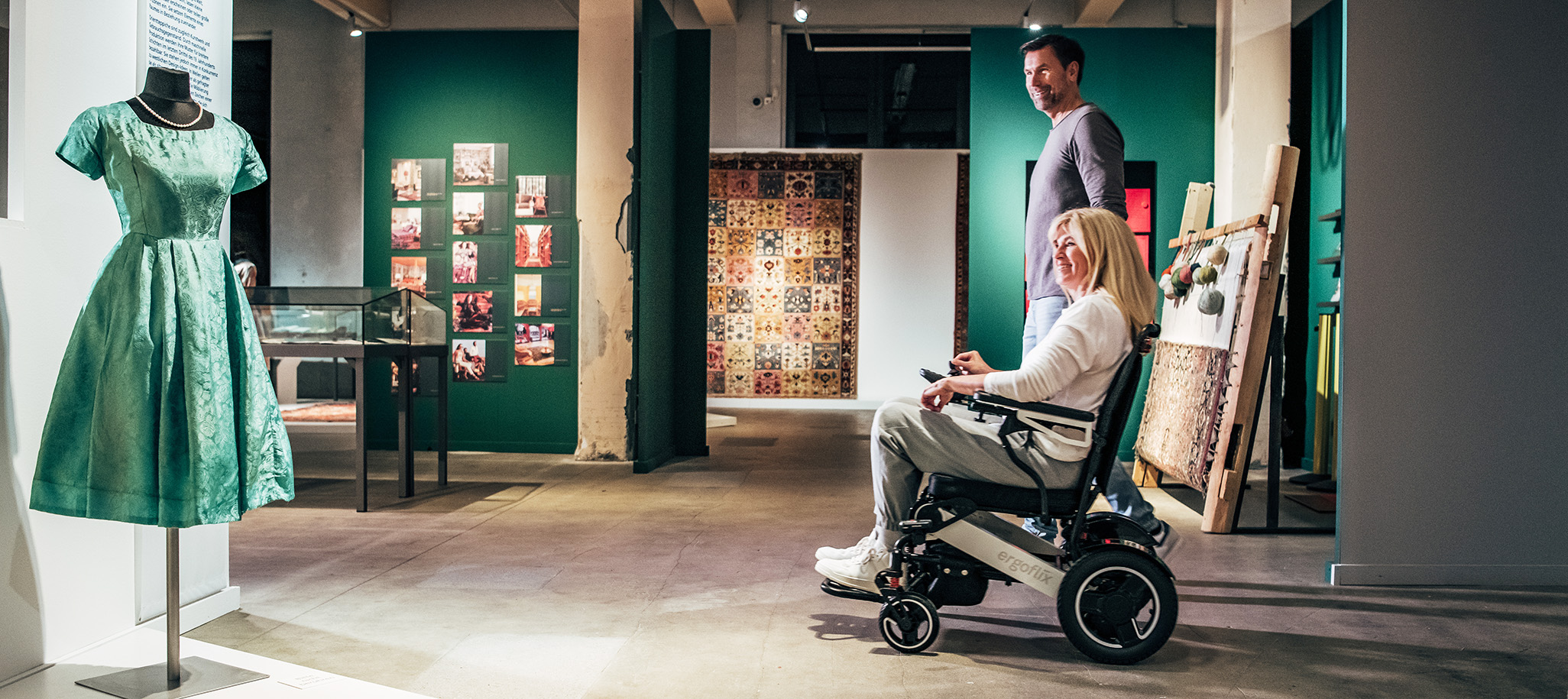 Culture accessible avec un fauteuil roulant électrique ergoflix