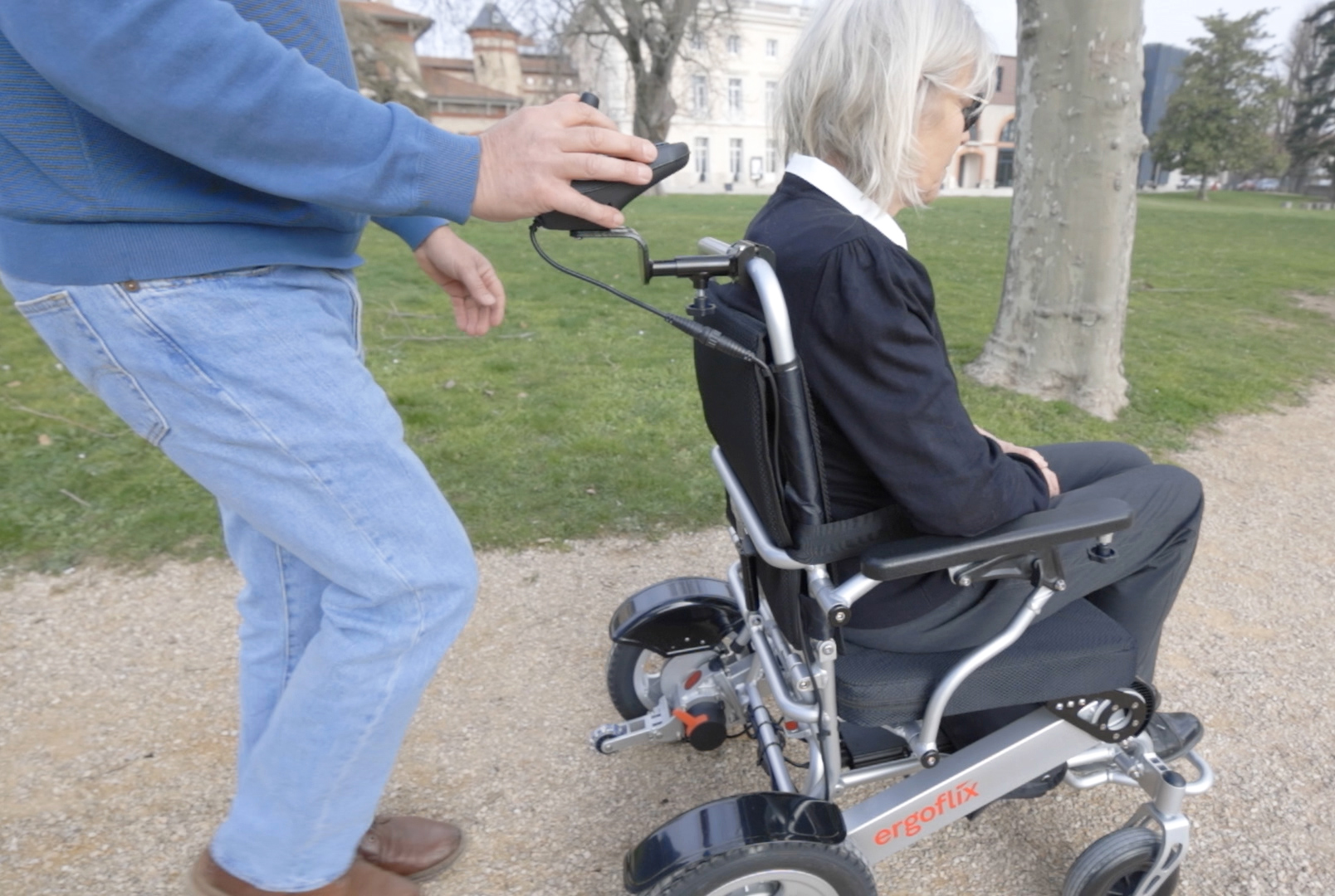 Double commande tierce personne fauteuil roulant électrique