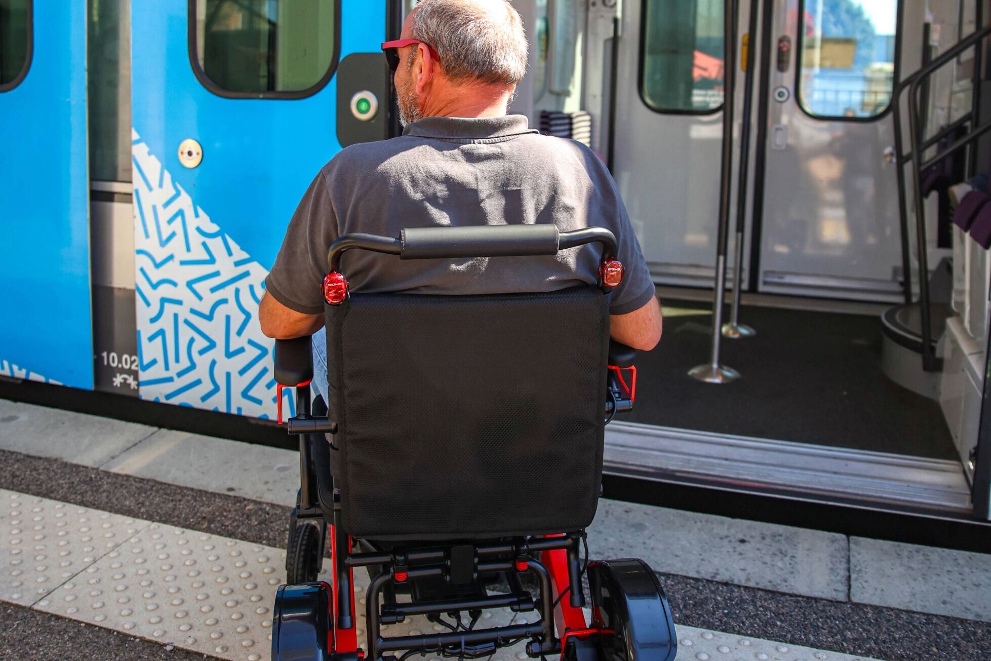 Transports en commun et fauteuil roulant pliable